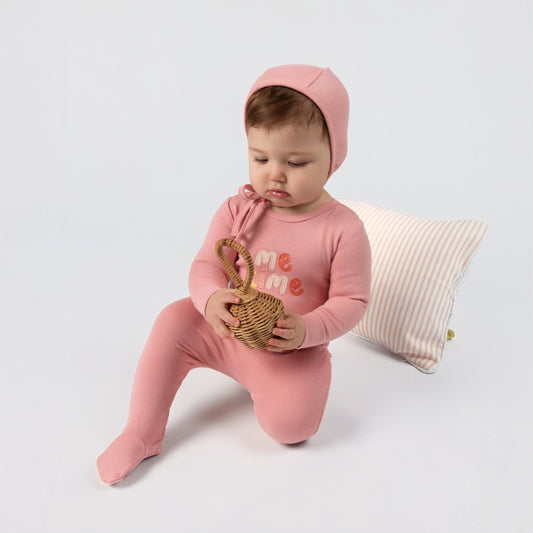 ME TIME APPLIQUE FOOTIE + HAT PINK